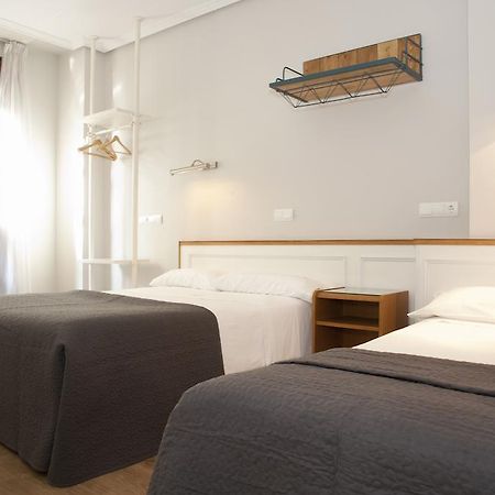 Apartamentos Sabinas Don Jaime Сарагоса Номер фото